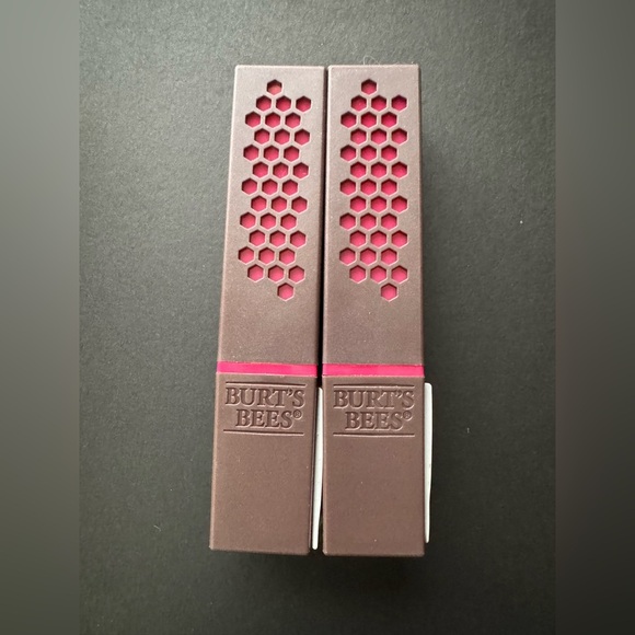 Burt's Bees Satin Lipstick in Magenta Rush - Picture 3 of 12